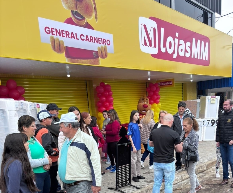 Lojas MM de General Carneiro reinaugura em novo endereço